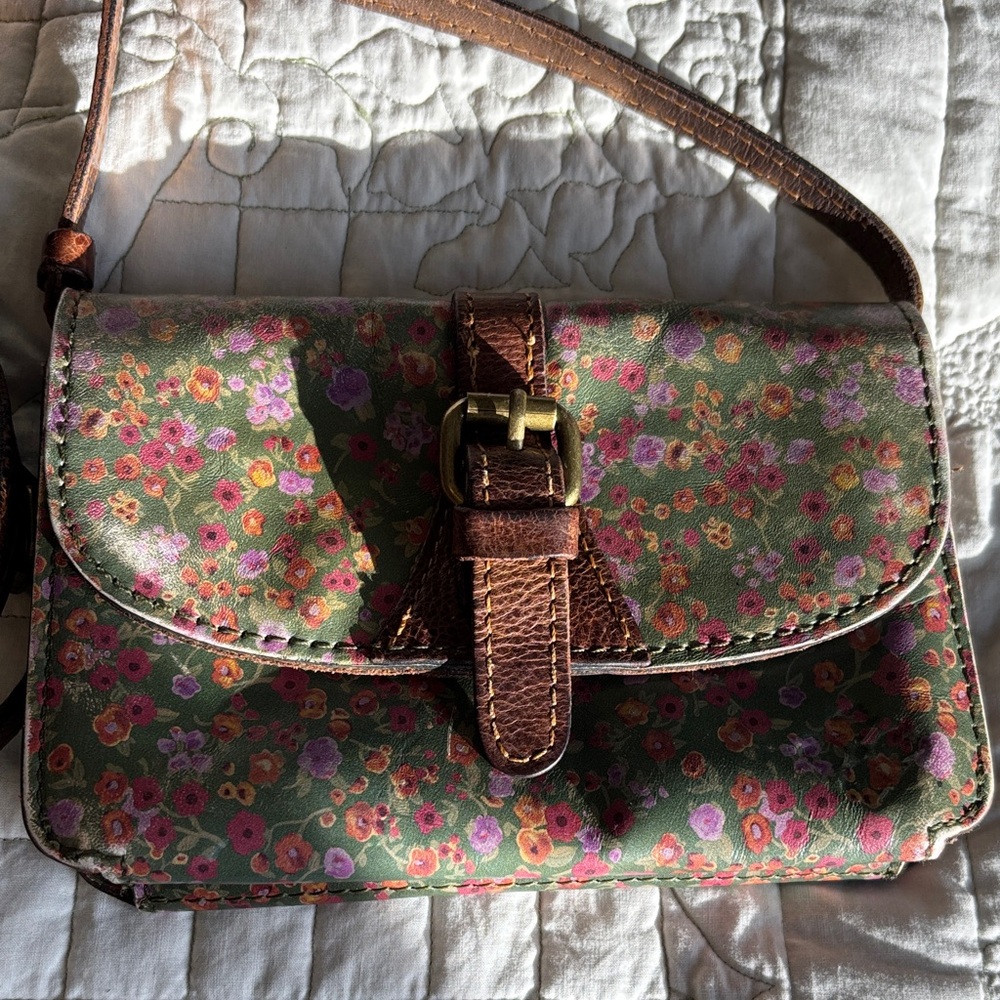 Patricia Nash Small Green Floral Crossbody Bag with Brown Accents - Picture 4 of 9